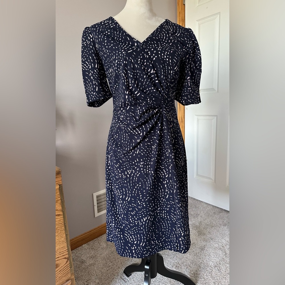 DKNY short sleeve dress knee length navy blue with pink pattern size 8